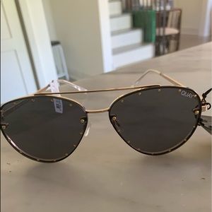 NWT Quay Roxanne with Case Gold Accent